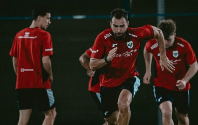 Para pemain Timnas Indonesia mulai latihan perdana di Jeddah, Arab Saudi. [Instagram]